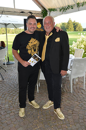 Alexander Luebenoff mit Robert Luebenoff lübMEDIA Gold Ball Trophy 2024 im Golfclub Beuerberg in Eurasburg am 26.07.2024 /  Foto: BrauerPhotos